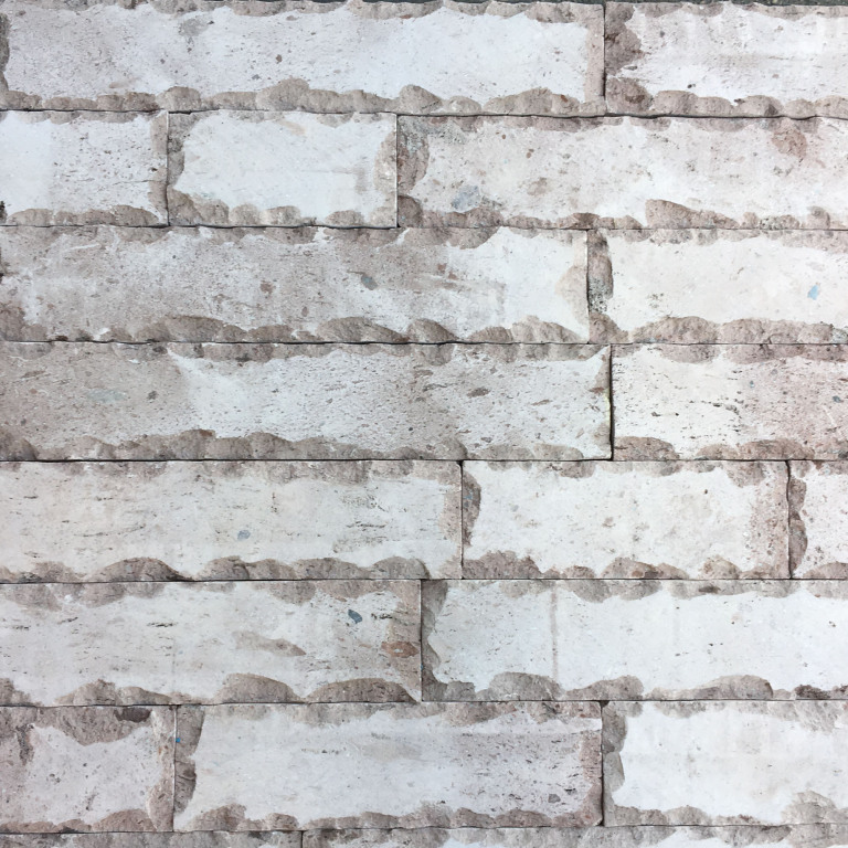 Туф рожевий, торцьований зі сколом 7,5 (см)